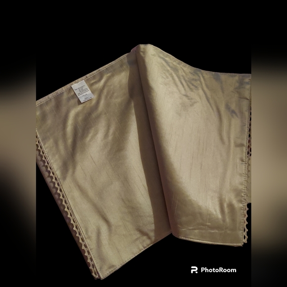 Embroidered Pineapple Tablerunner NWT - Picture 5 of 9